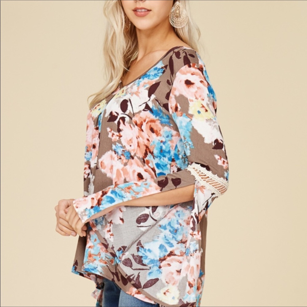 Floral Bell Sleeve Top - Picture 4 of 5